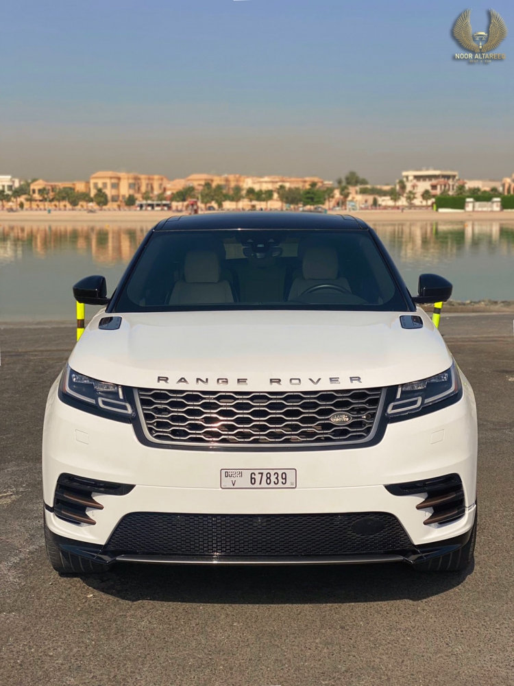 Белый Land Rover Рендж Ровер Велар 2020 год