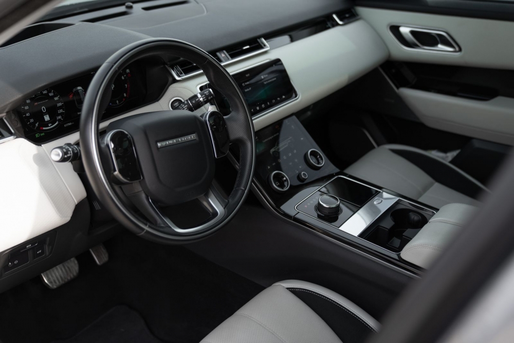 Серый Land Rover Рендж Ровер Велар Р Динамик 2020 год