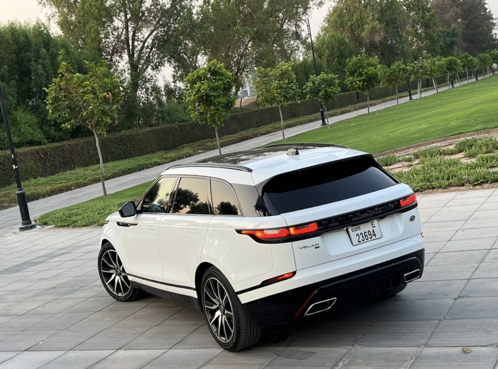 Белый Land Rover Рендж Ровер Велар Р Динамик 2021 год