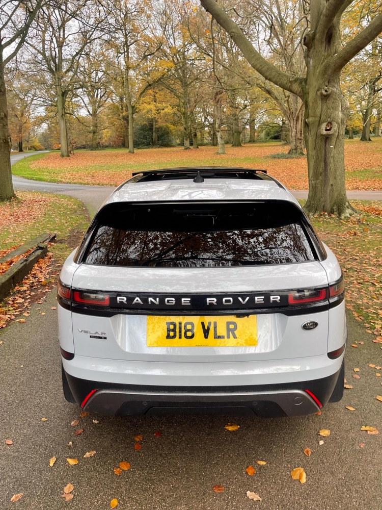 White Land Rover Range Rover Velar 2018
