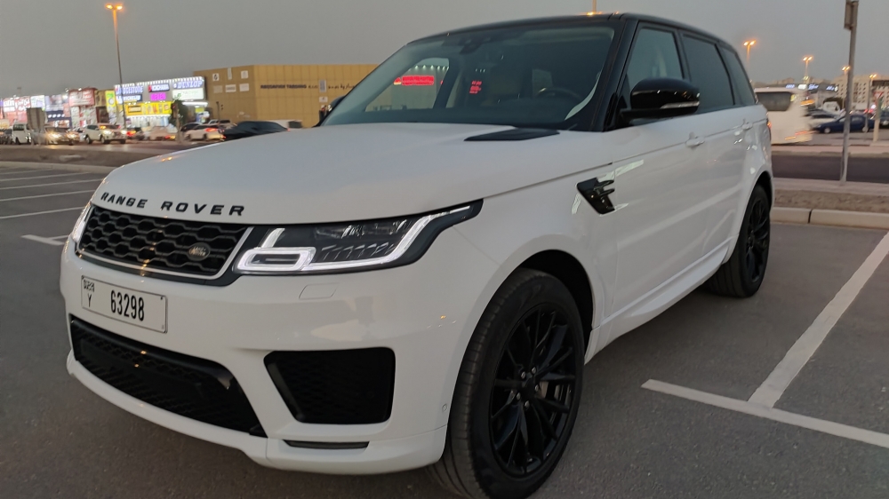 White Land Rover Range Rover Sport HSE 2020