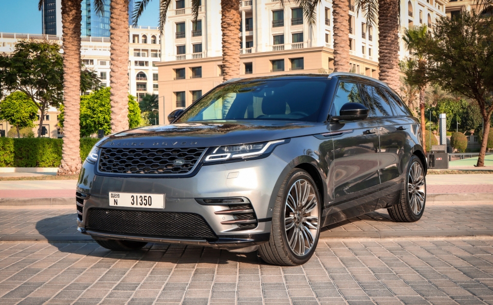 Серый металлик Land Rover Рендж Ровер Велар 2020 год
