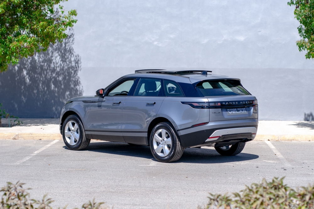 Silber Landrover Range Rover Velar 2023