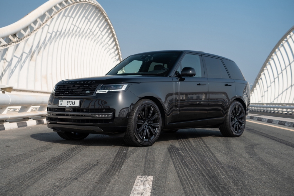 Black Land Rover Range Rover Vogue V8 2023