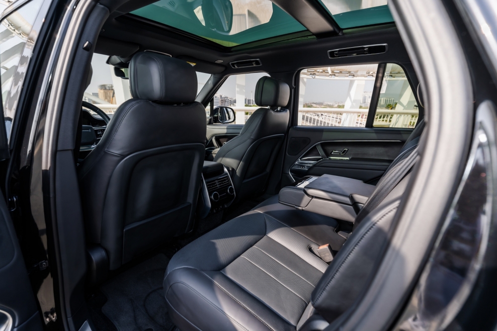 Черный Land Rover Рендж Ровер Вог V8 2023 год