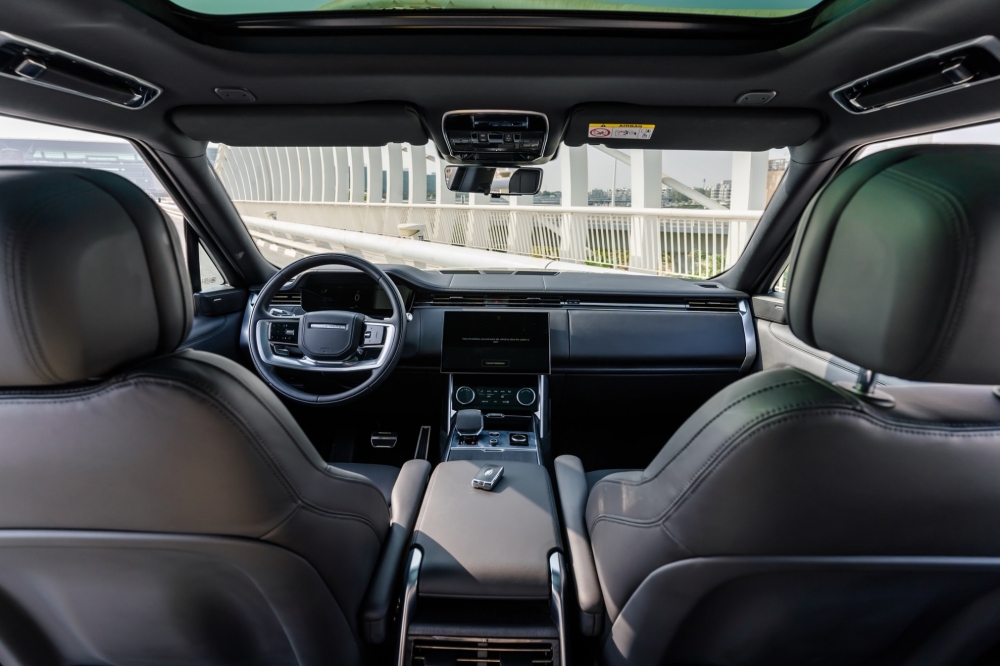 Черный Land Rover Рендж Ровер Вог V8 2023 год