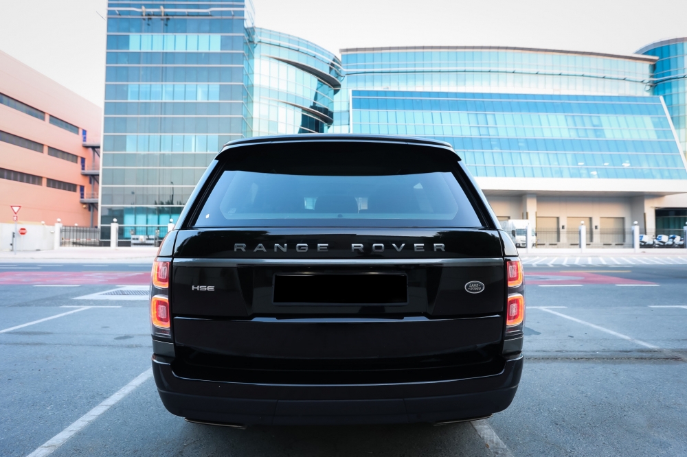 Черный Land Rover Range Rover Vogue HSE V6 2021 год