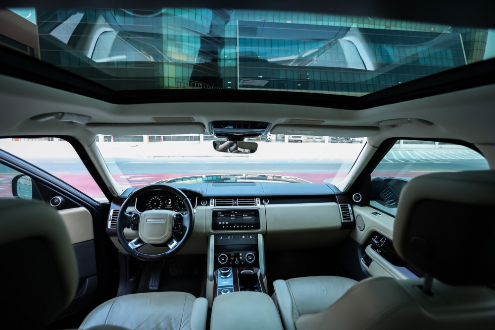 Черный Land Rover Range Rover Vogue HSE V6 2021 год