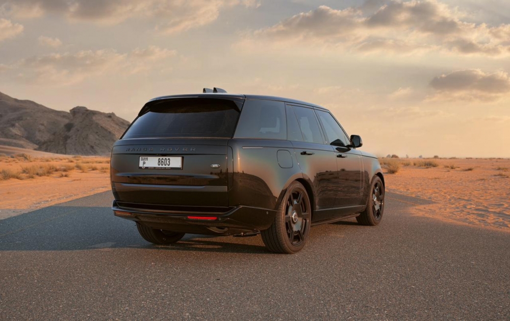 Черный Land Rover Range Rover Vogue HSE V6 2023 год