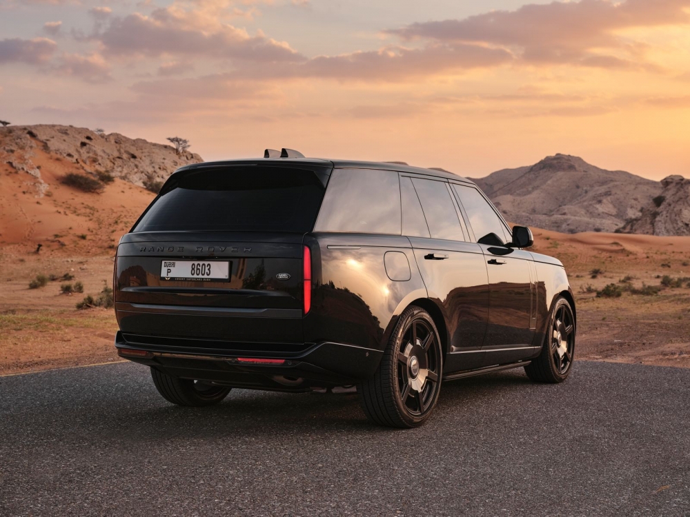 Черный Land Rover Range Rover Vogue HSE V6 2023 год