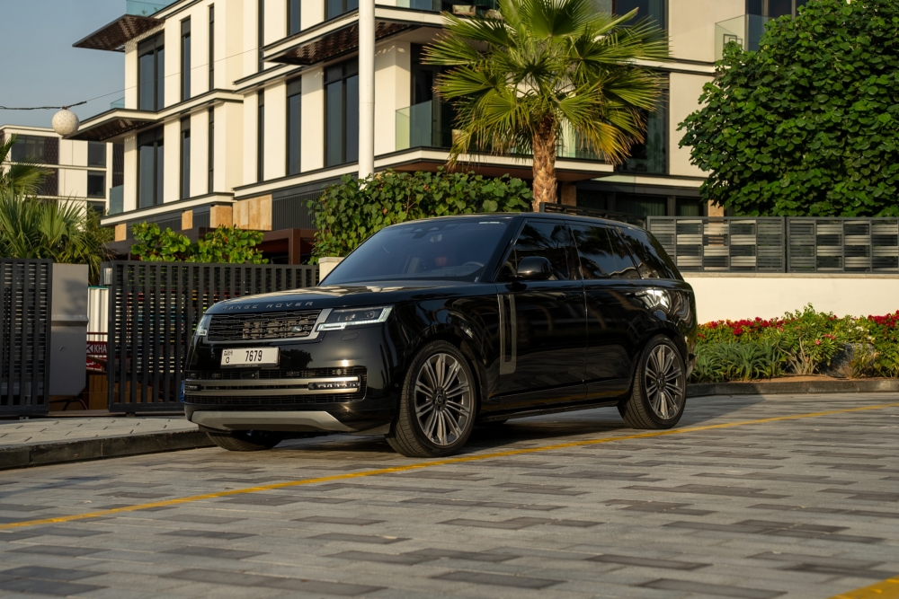 Black Land Rover Range Rover Vogue HSE V8 2023