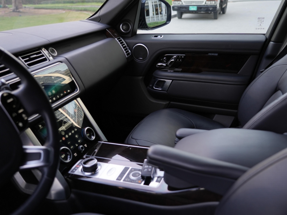 zwart Landrover Range Rover Vogue HSE V6 2022