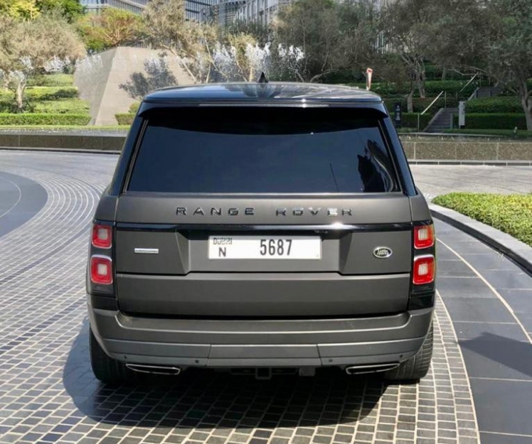 Темно-серый Land Rover Рендж Ровер Вог SE 2019 год
