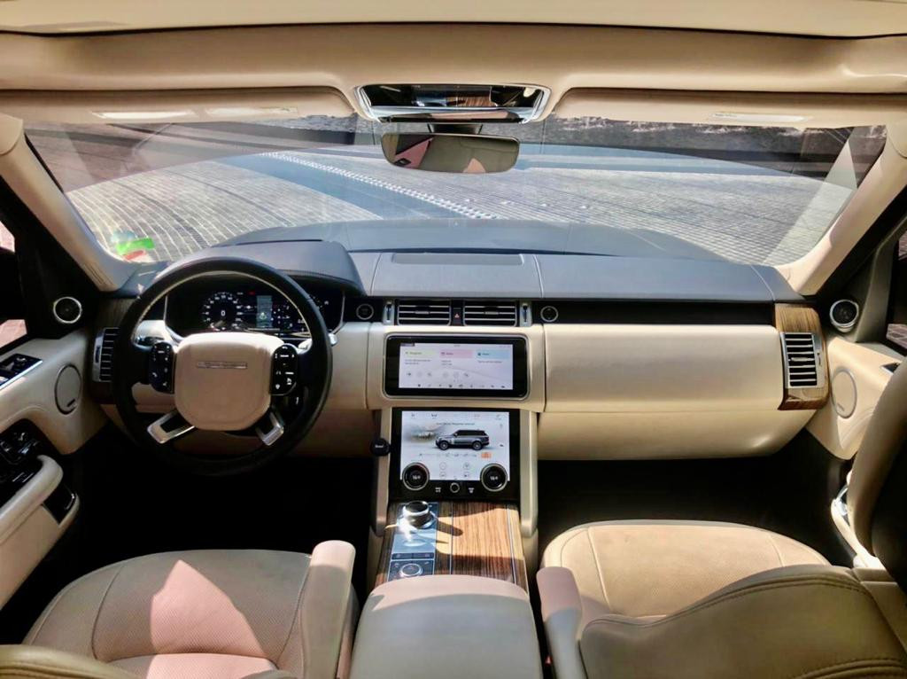Dunkelgrau Landrover Range Rover Vogue SE 2019