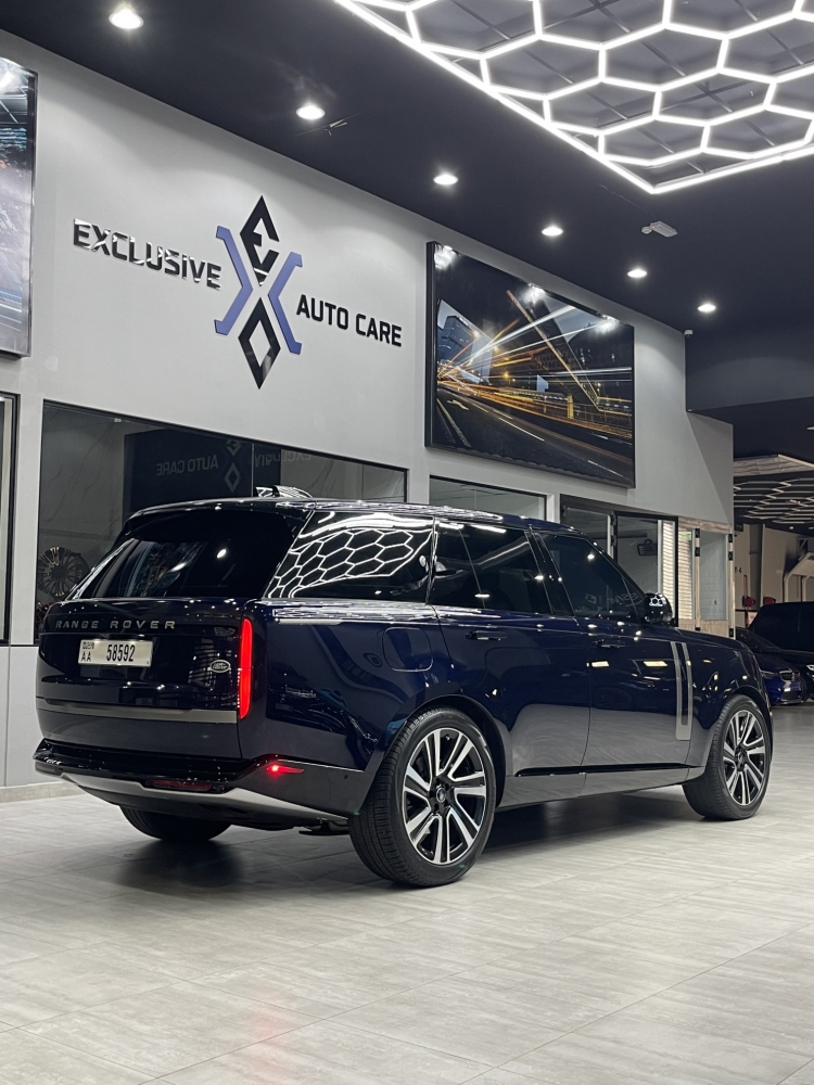 Blue Land Rover Range Rover Vogue 2023