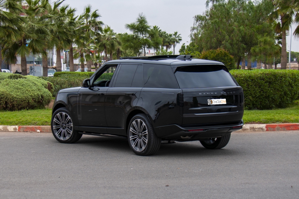 Черный Land Rover Рендж Ровер Вог 2024 год
