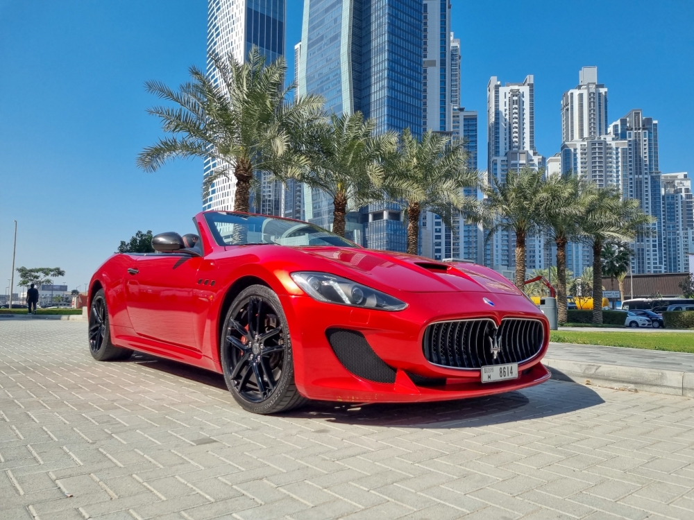 rouge Maserati GranCabrio 2019