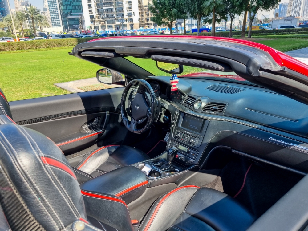 wit Maserati Gran Cabrio 2019