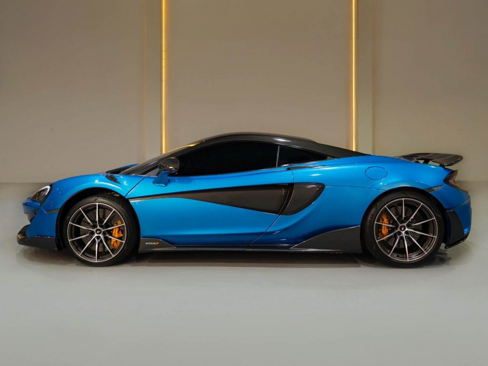 Blu McLaren 600LT 2019