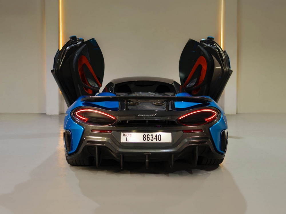Blu McLaren 600LT 2019