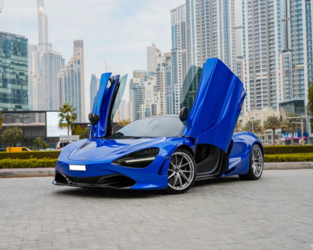Blue McLaren 720S 2022