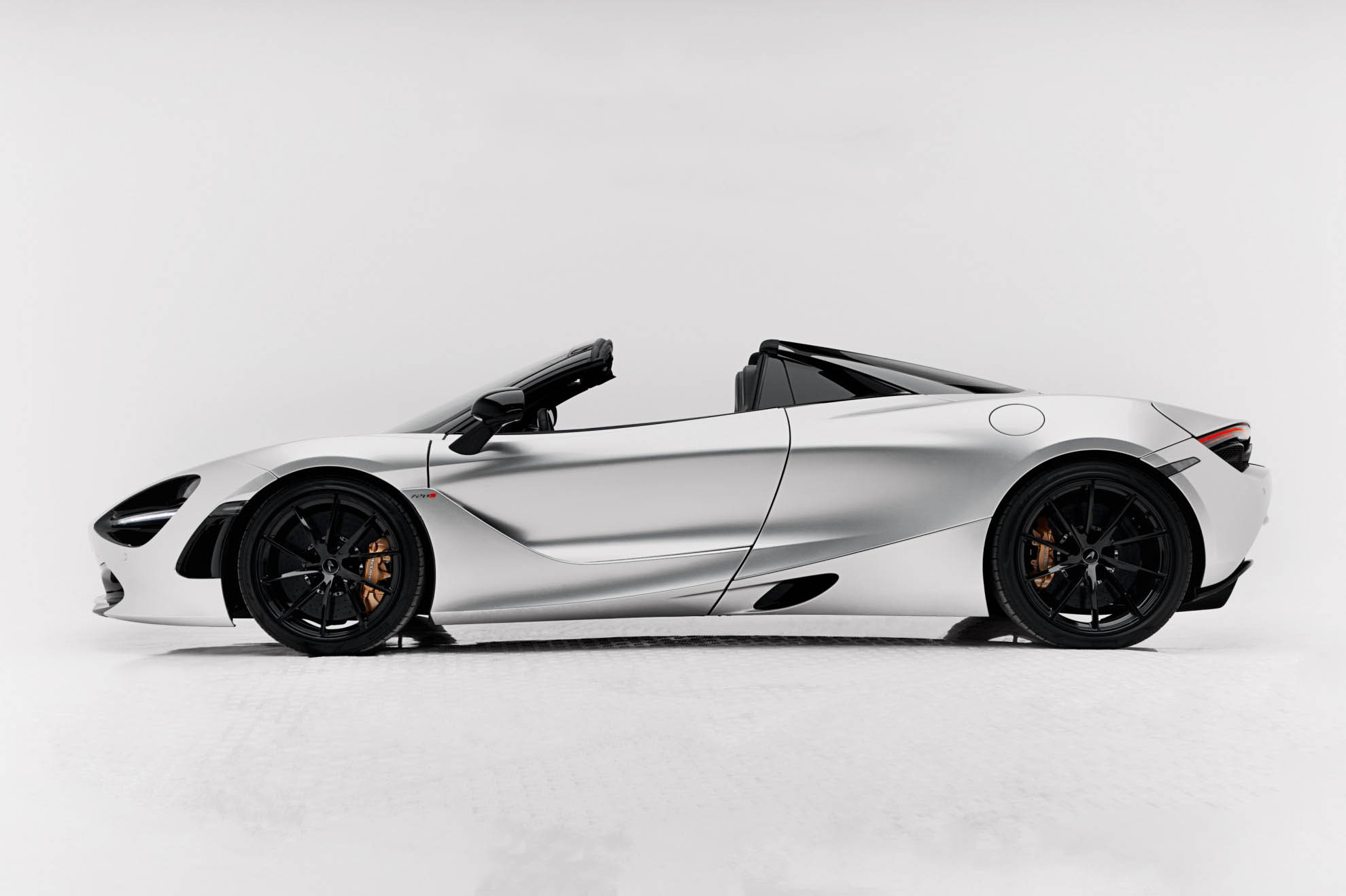 White McLaren 720S Spyder 2022