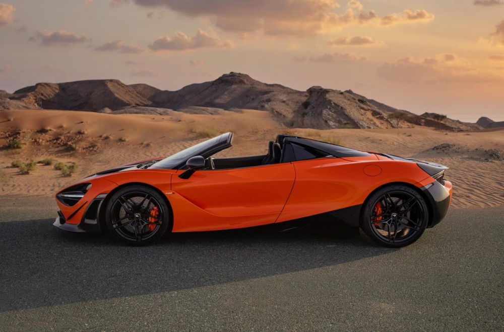 Oranje McLaren 720S Spyder Novitec 2022