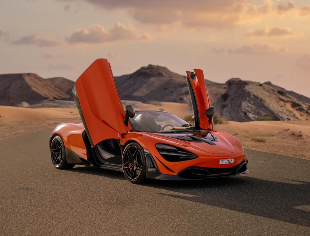 Orange McLaren 720S Spyder Novitec 2022