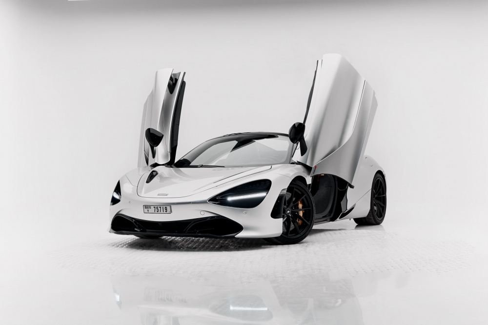Weiß McLaren 720S Spyder 2022