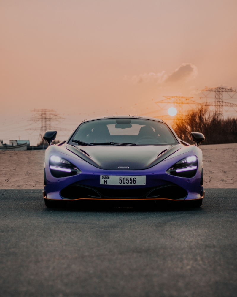 Púrpura McLaren 720S 2020