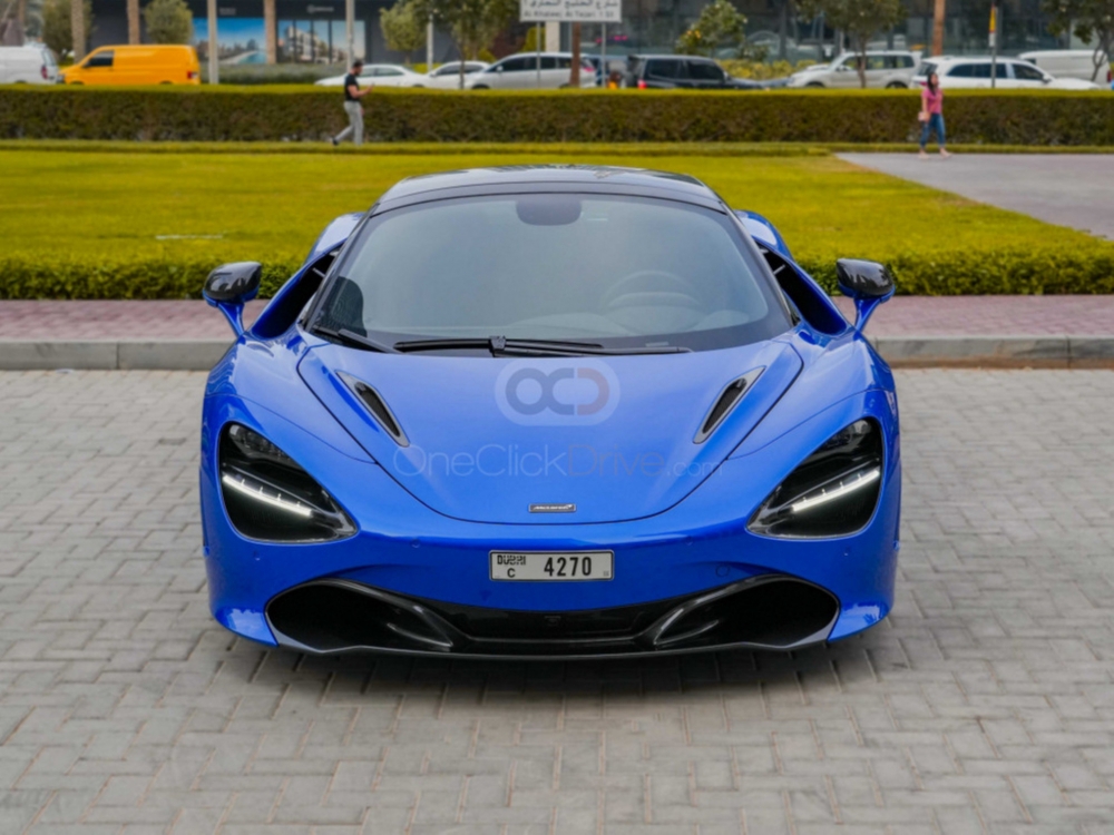 Mavi McLaren 720S 2022