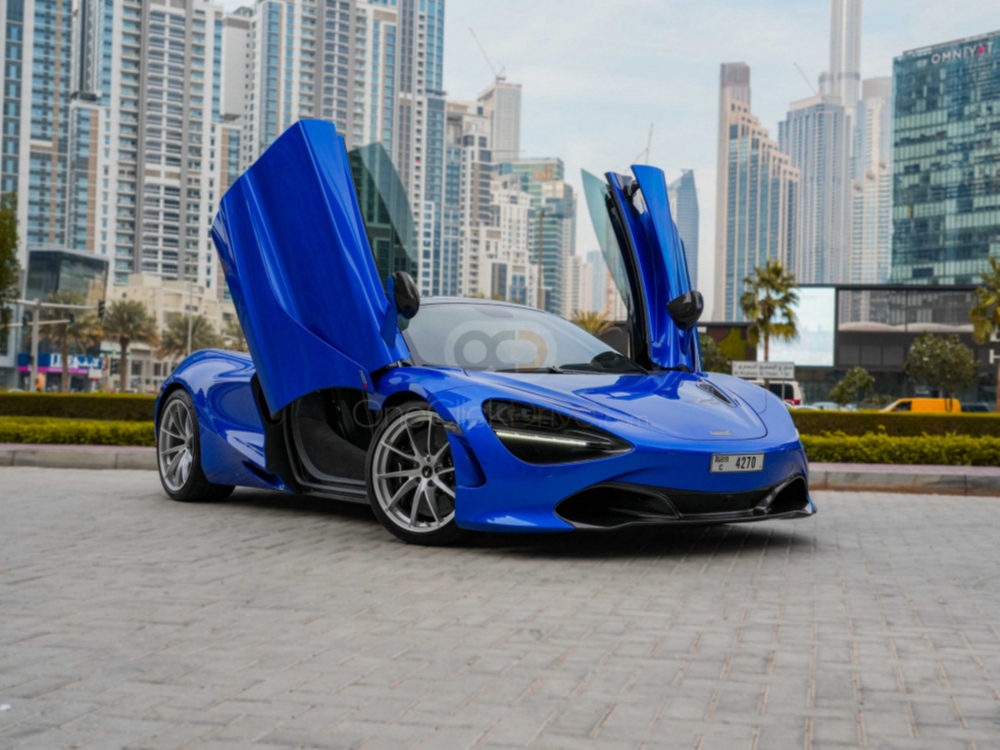 Blau McLaren 720S 2022