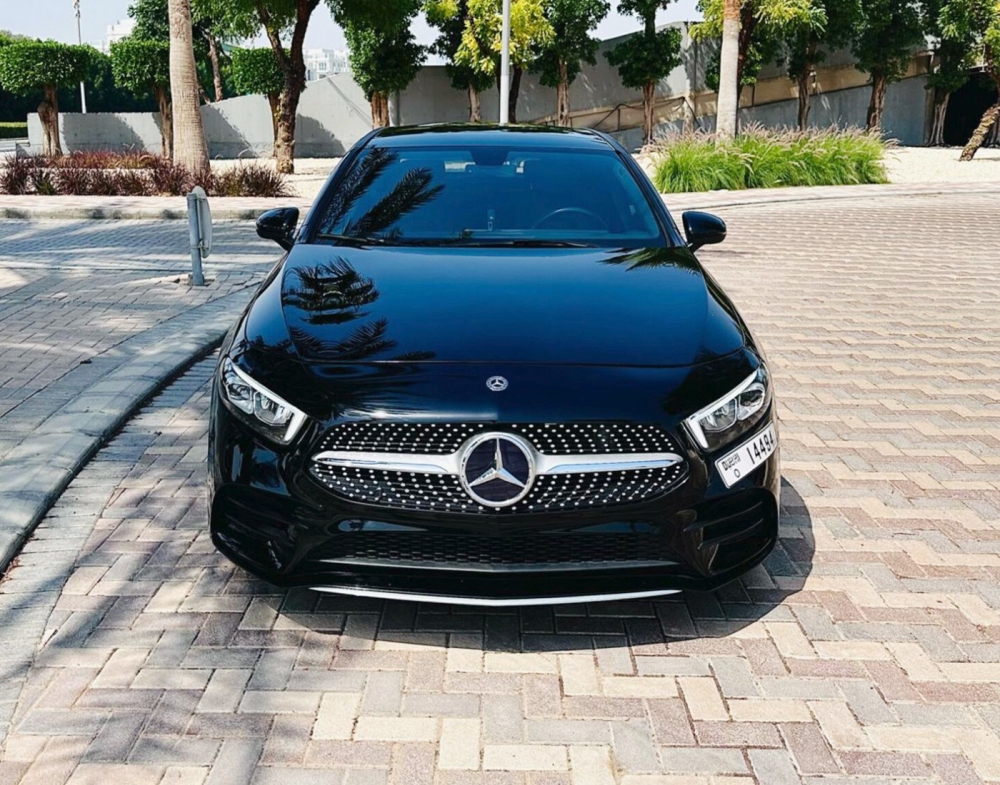 Schwarz Mercedes Benz A220 2020