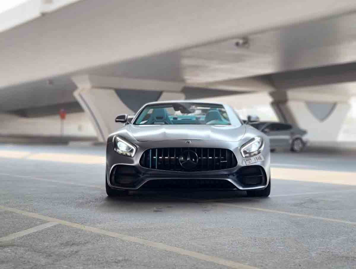 Серый металлик Мерседес Бенц Кабриолет AMG GT 2018 год