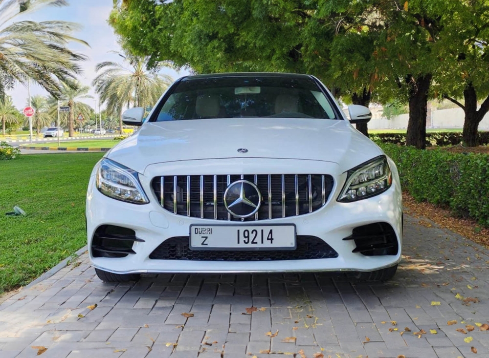 blanc Mercedes Benz C300 2019