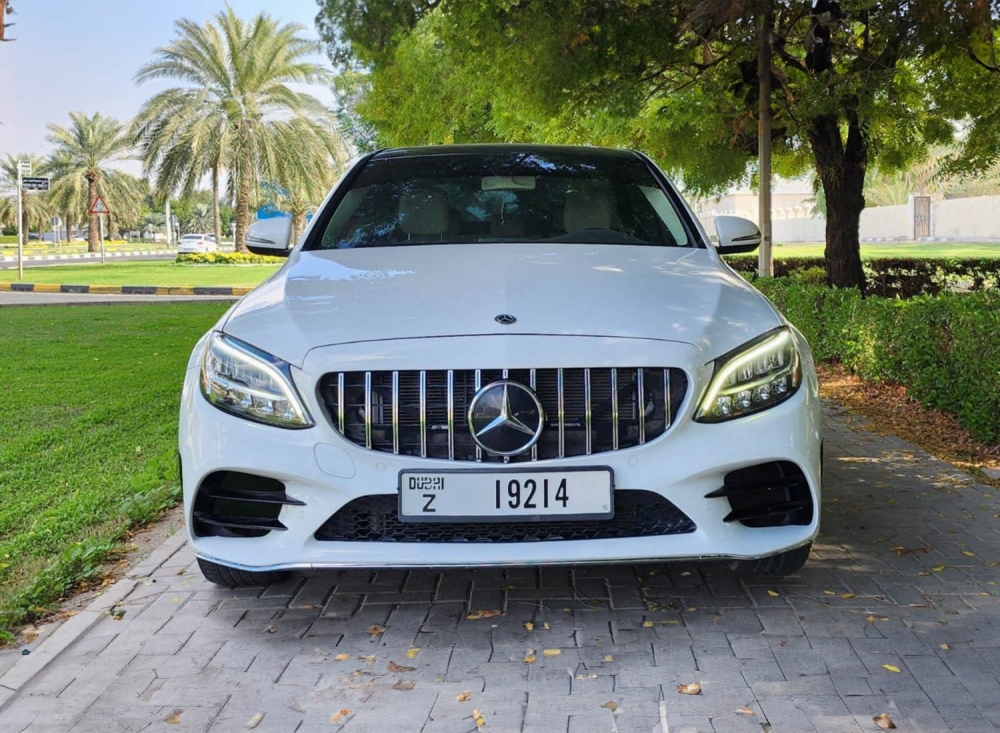 blanc Mercedes Benz C300 2019