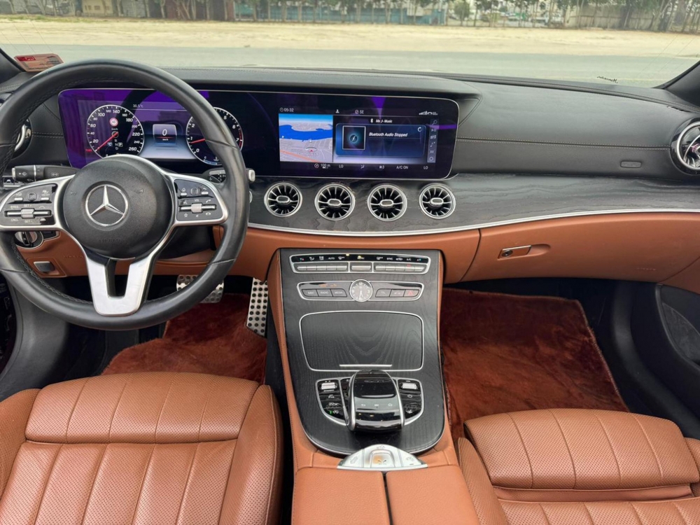 Kastanienbraun Mercedes Benz E450 Cabrio 2019