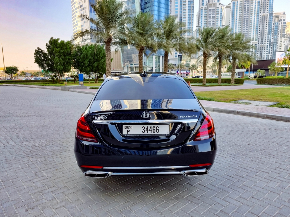 zwart Mercedes-Benz S560 2019