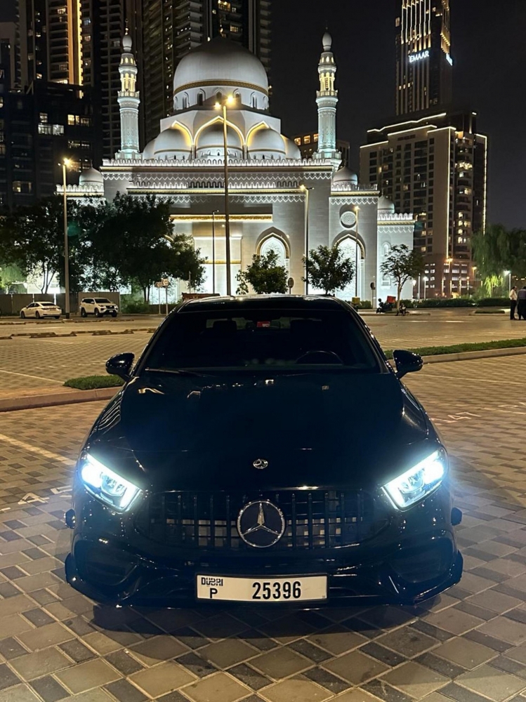 Siyah Mercedes Benz A220 2020