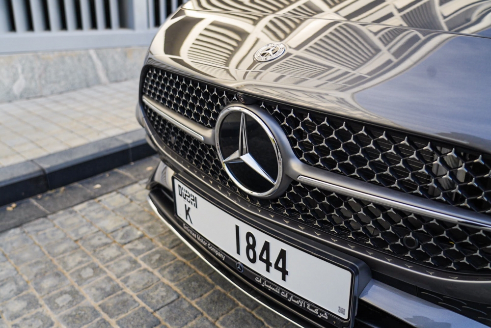 Koyu gri Mercedes Benz A220 2024