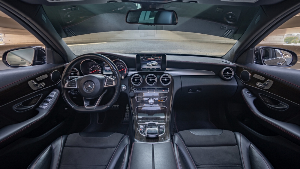 Siyah Mercedes Benz AMG C43 2019