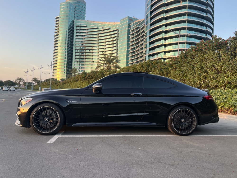 Siyah Mercedes Benz AMG C63 S Coupe 2021