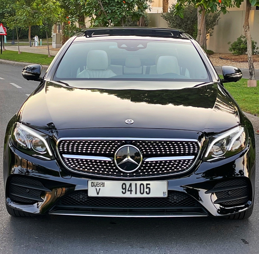 Черный Mercedes Benz AMG E300 2019