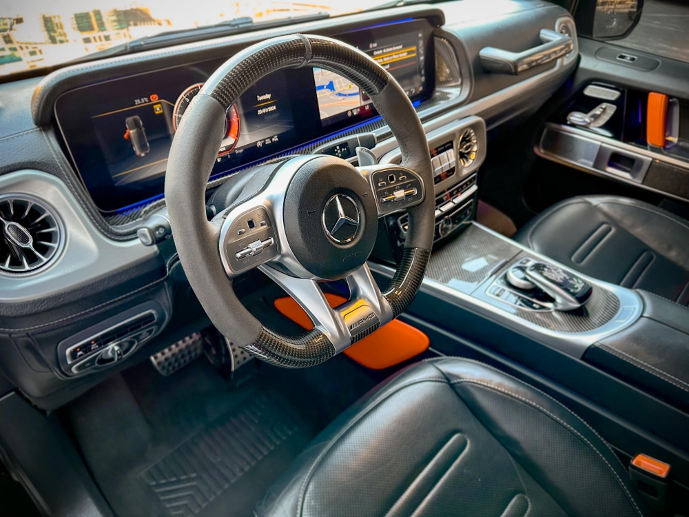 Siyah Mercedes Benz AMG G63 2020