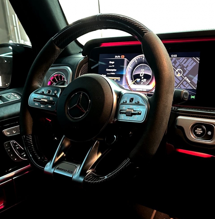 Siyah Mercedes Benz AMG G63 2021