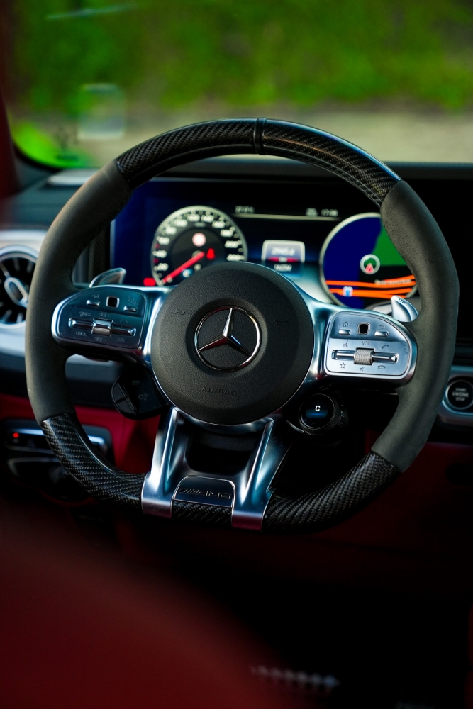 Siyah Mercedes Benz AMG G63 2022