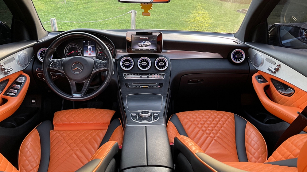 Negro Mercedes Benz GLC 300 2019
