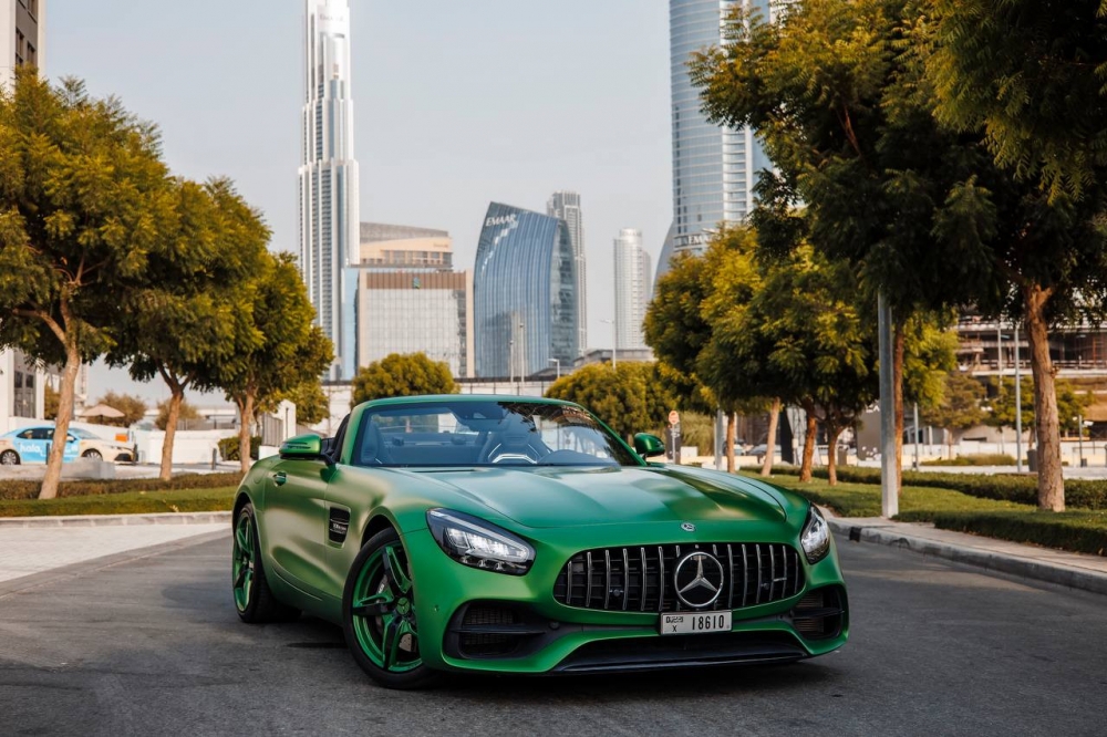 Yeşil Mercedes Benz AMG GT Cabrio 2022