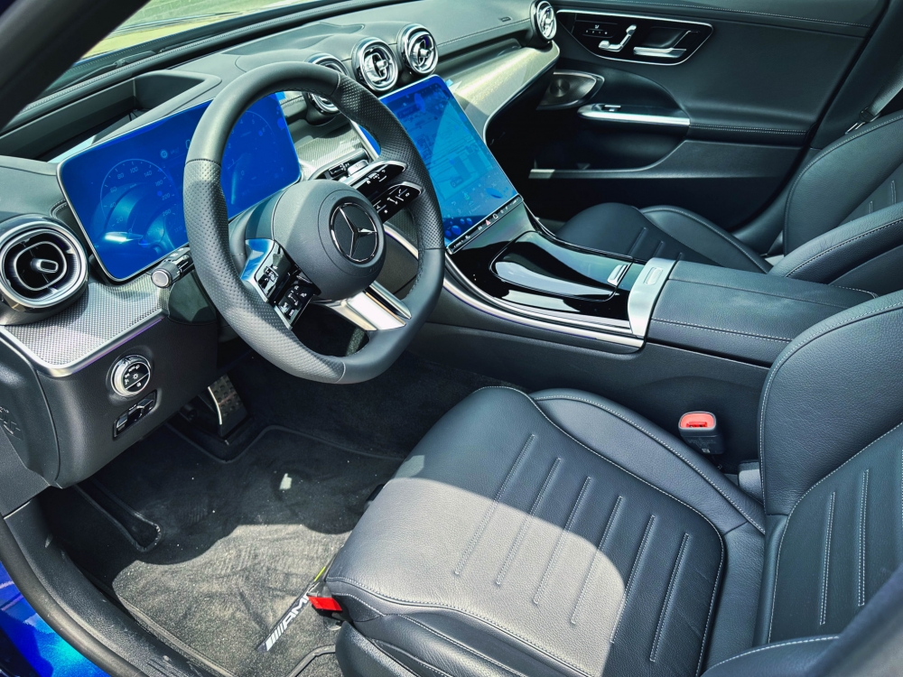 Mavi Mercedes Benz C200 2024