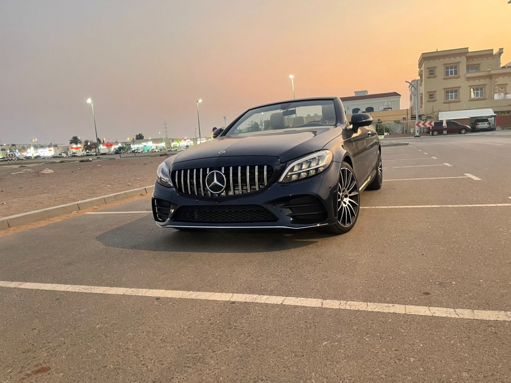 Blau Mercedes Benz C300 Cabrio 2019